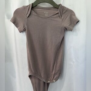 Kyte BABY Bodysuit in Mushroom
